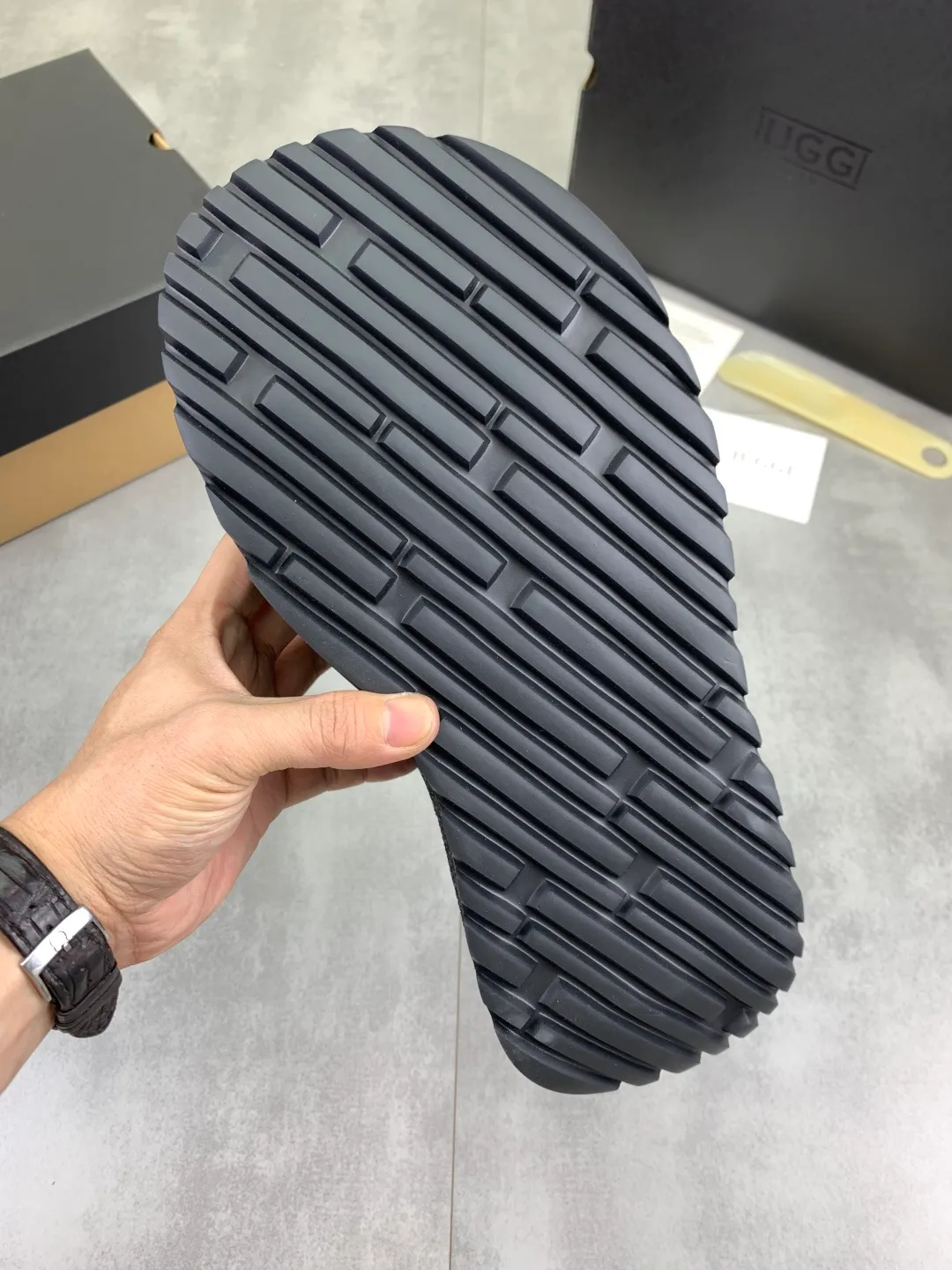 Men's men's shoes 💰P660 New arrival 🆕🆕🆕 IUGGI men's British style high-top large-toe work shoes new American retro genuine leather thick-soled board shoes lace-up mid-top short boots full genuine wool wear-resistant non-slip outsole fashion trend Size: 39-44 two colors